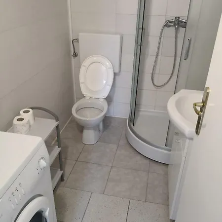 Apartmán Mini Apartman 2+1 35 M2 *